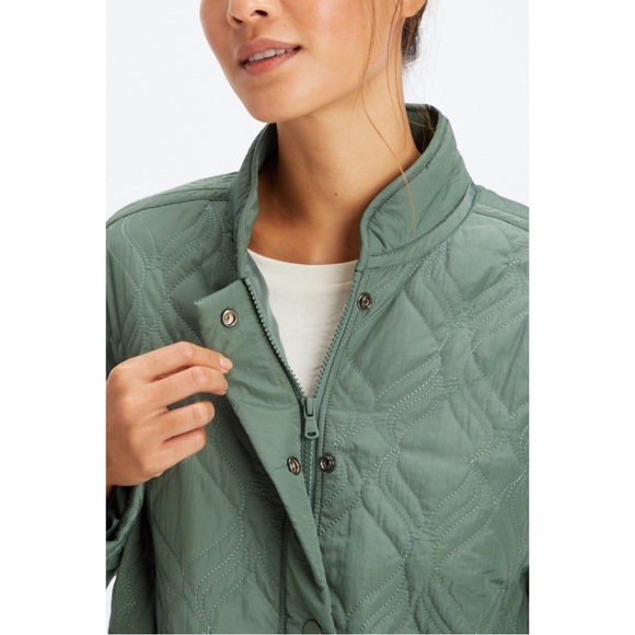 Fabletics Quilted Loft Jacket Green Full Zip Diamond Relaxed Bomber Size Small - Picture 5 of 14